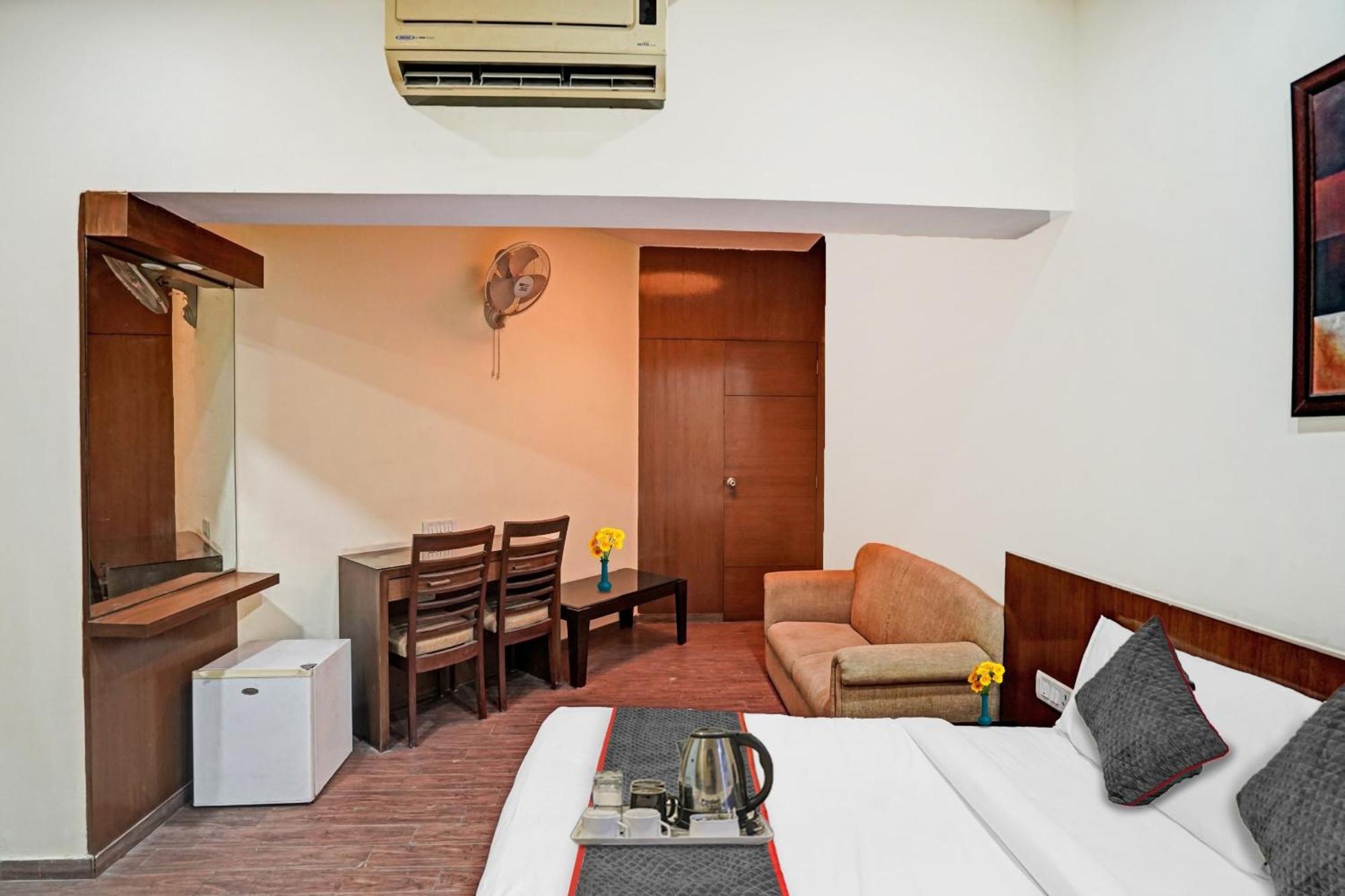 Hotel O Royal Regency Газиабад Экстерьер фото