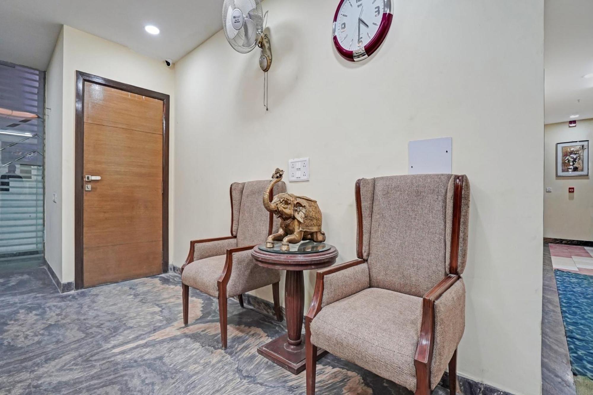 Hotel O Royal Regency Газиабад Экстерьер фото