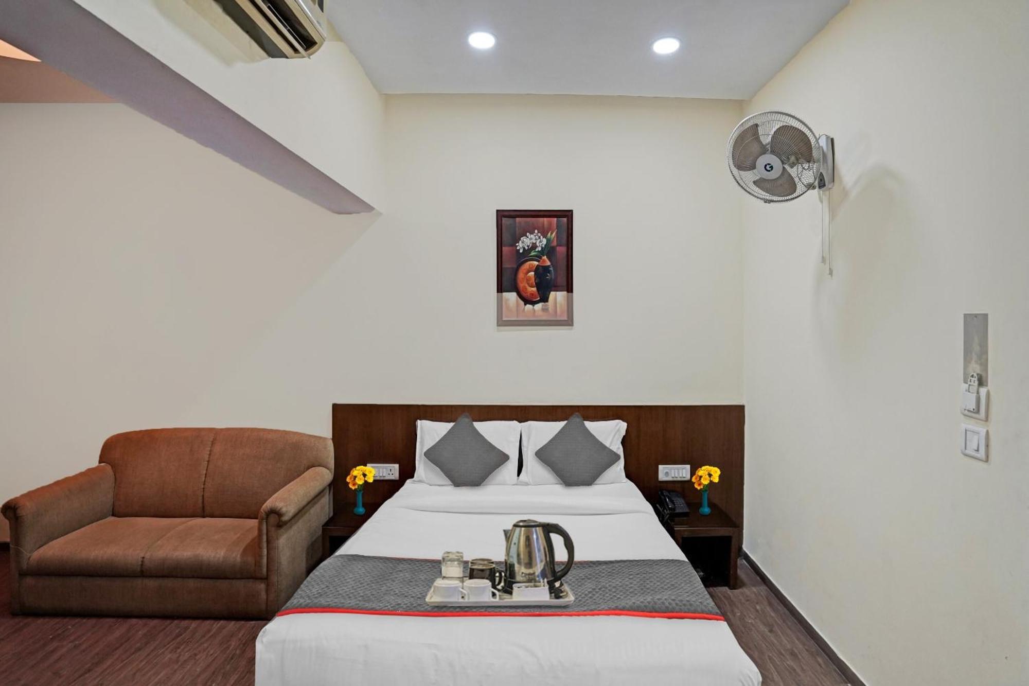 Hotel O Royal Regency Газиабад Экстерьер фото